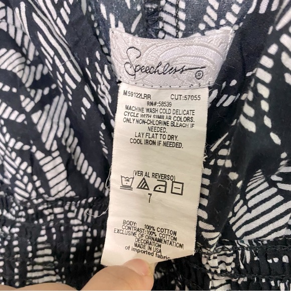 🛍️Speechless smocked waist v-neck dress🌸 - Picture 3 of 3